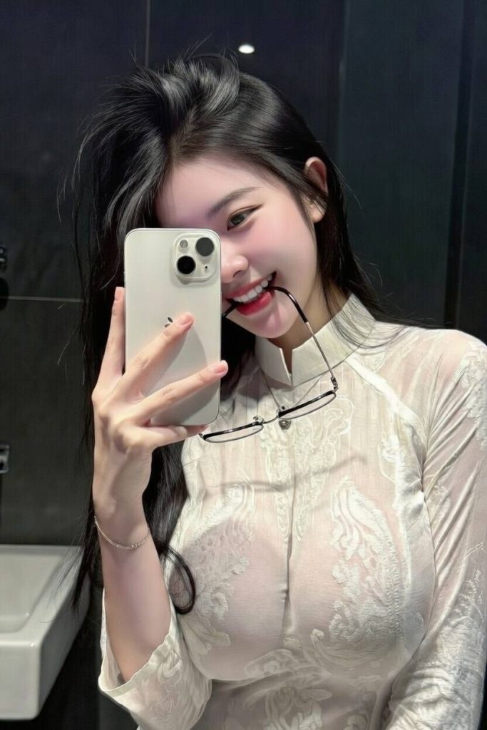 Ảnh Gái Đẹp Buồn Biểu Tượng Của Vẻ Đẹp Dịu Dàng Và Tình Yêu Thắm Thiết